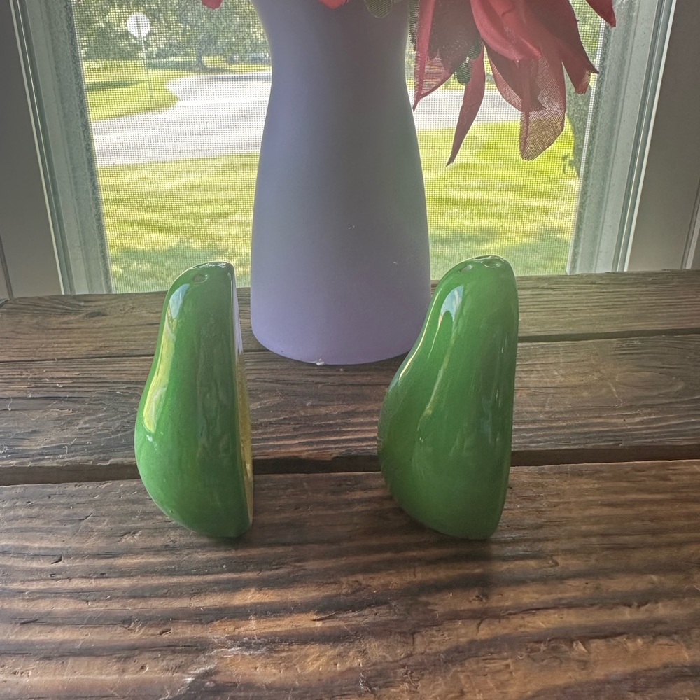 Avocado Salt and Pepper Shaker Set - Picture 2 of 5